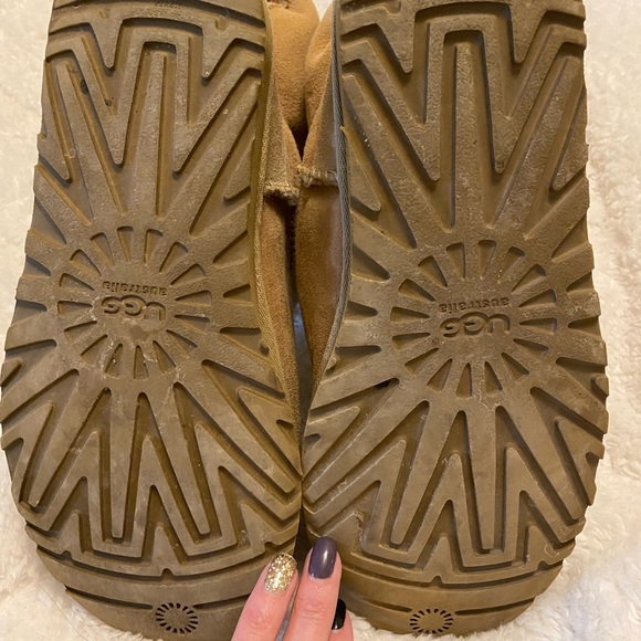 Ugg - Picture 3 of 3